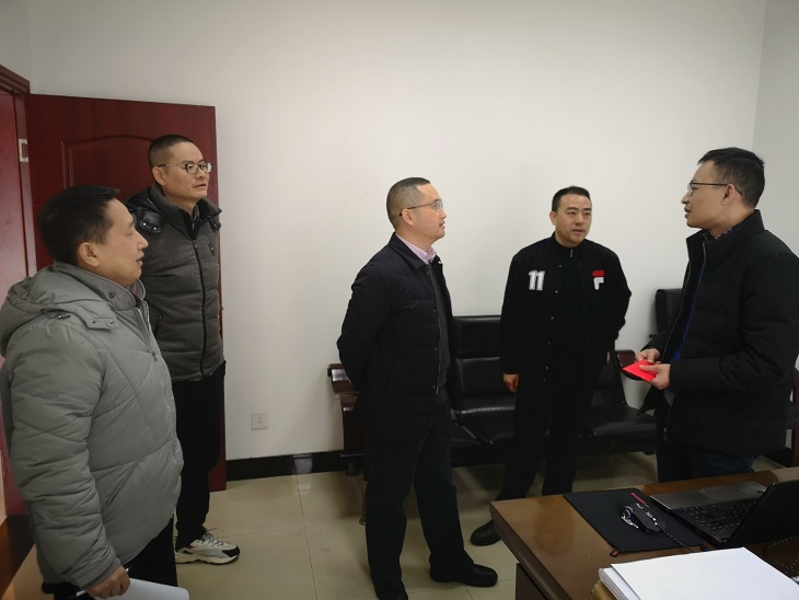 走訪慰問(wèn)暖人心，噓寒問(wèn)暖傳真情